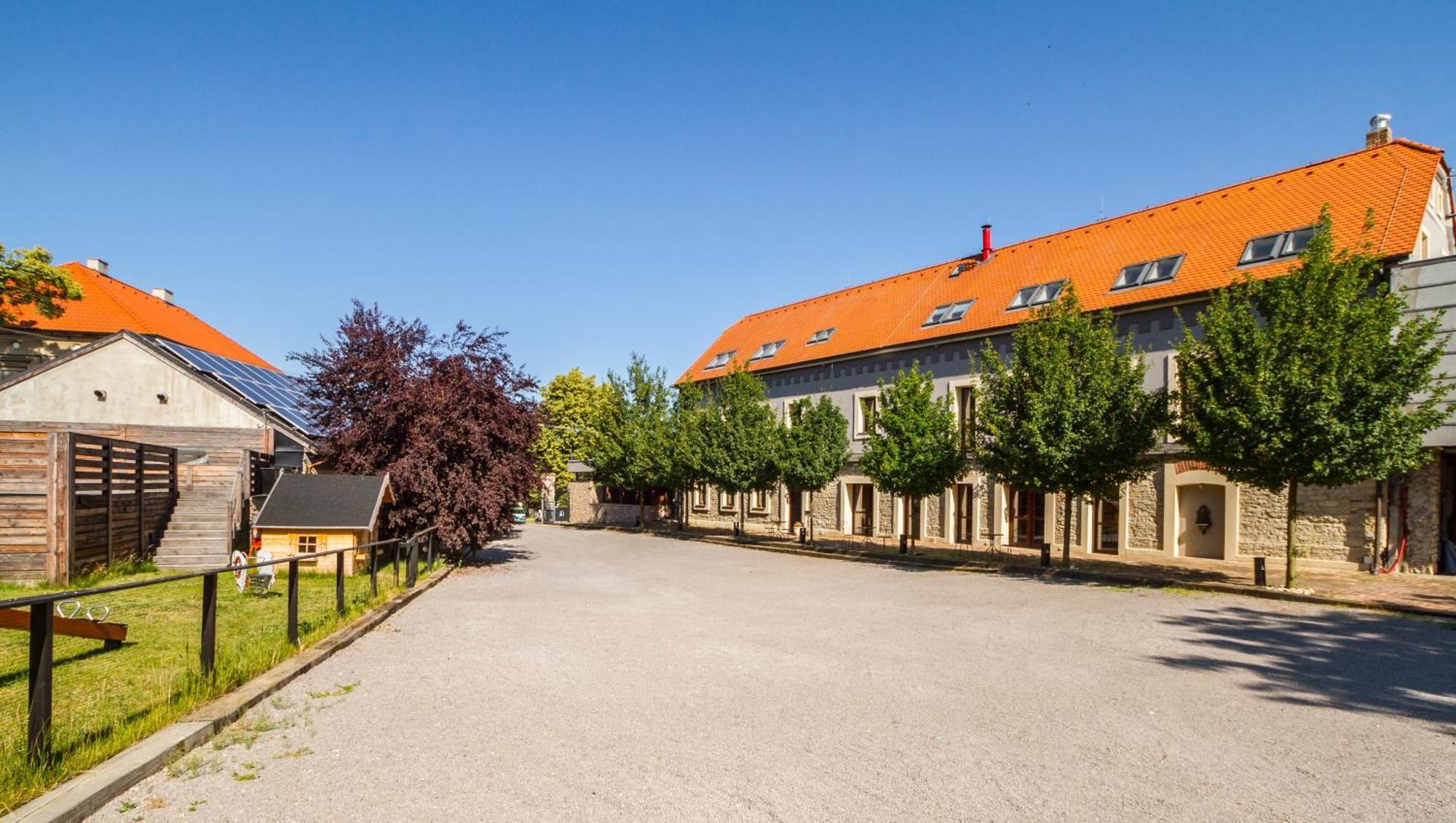 Chateau Nightingales Hostoun Eksteriør billede